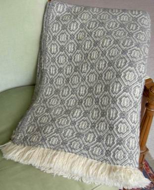 single_blanket_in_light_grey.jpg